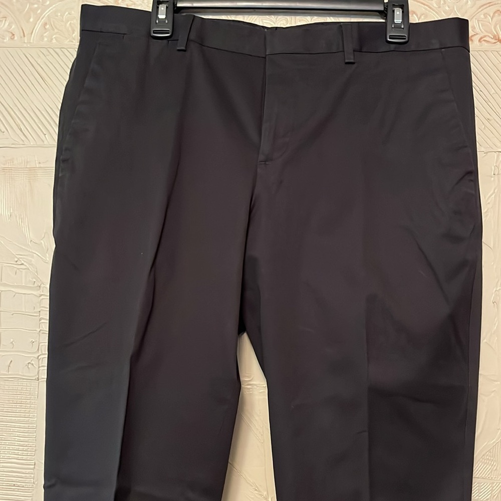EUC Express Men’s Photographer Black Dress Pants, size 33/32